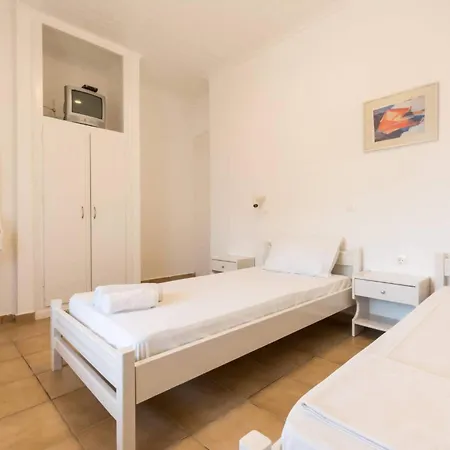 Yellow House Apartment *
