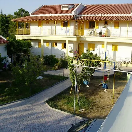 Yellow House Kavos