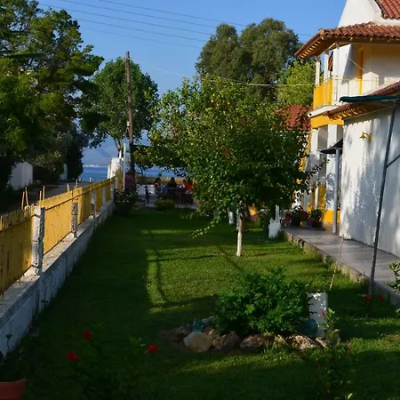 Apartment Yellow House *