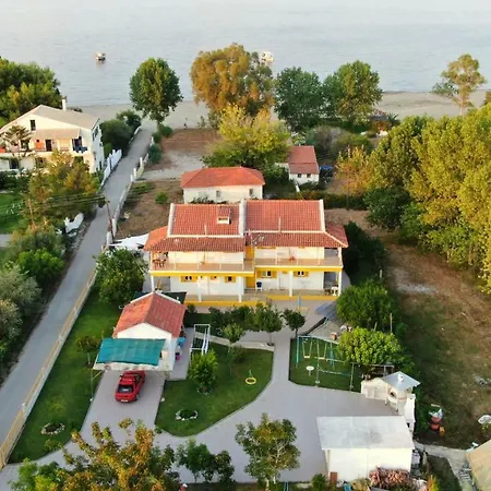 Yellow House * Kavos